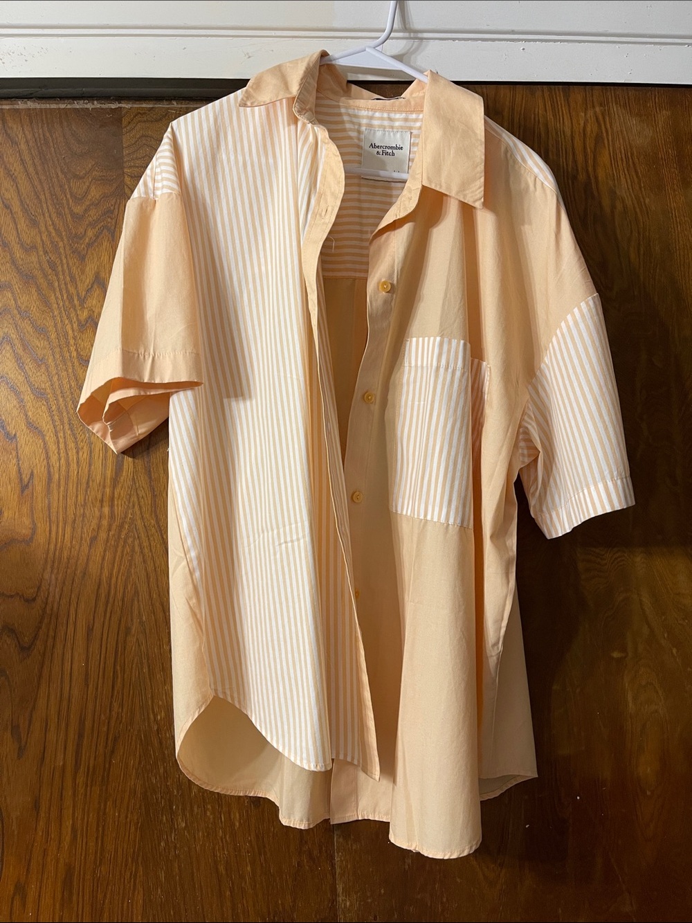Abercrombie & Fitch Women's Tan and Cream Button Down Shirt (NWT)Sz.L